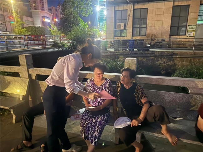 夜间消防进万家，安全宣传护平安  绍兴银行玉环支行开展夜间消防安全宣传活动