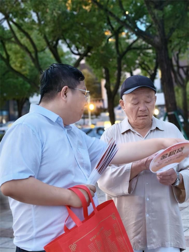秋夜晚风送温情 金融惠民暖人心