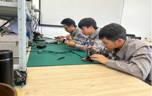 青年科创攻坚!宜宾职院灵眸智脑团队三代迭代流体装卸臂智能对位系统,实现核心技术自主