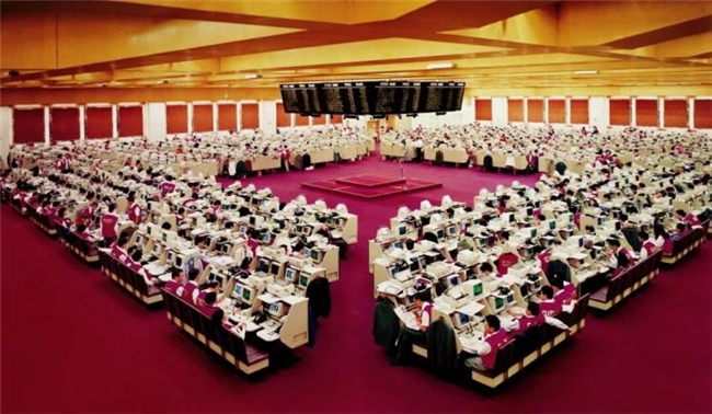观看即选择:桑塔格视角下古尔斯基的影像建构逻辑