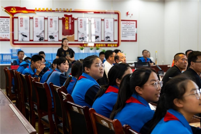 旬邑县马栏齐心九年制寄宿学校 “传承红色基因 AI赋能大思政”教育活动举行 旬邑县马栏齐心九年制寄宿学校 “传承红色基因 AI赋能大思政”教育活动举行