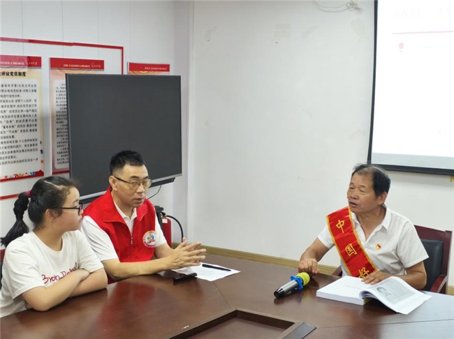 江西工业工程职院“红韵燎原”团队与南昌百花洲街道渊明北路社区联合开展“追忆榜样力量，传承好人精神”主题教育活动