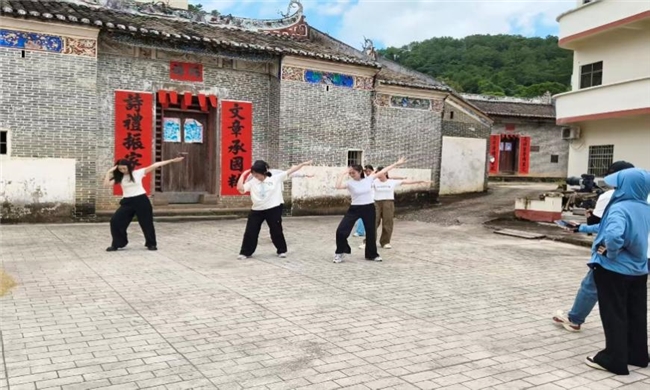百千万工程｜佛山大学红风古鸢实践团：舞绘桑乡文旅图景，镜头直播赋能乡土产业