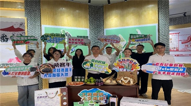百千万工程｜佛山大学红风古鸢实践团：舞绘桑乡文旅图景，镜头直播赋能乡土产业