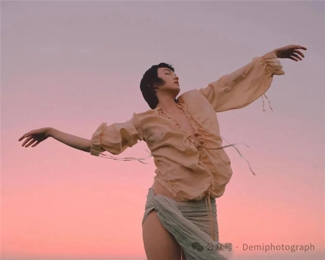 红绿色盲摄影师拍出治愈电影感,他只靠光影表达情绪