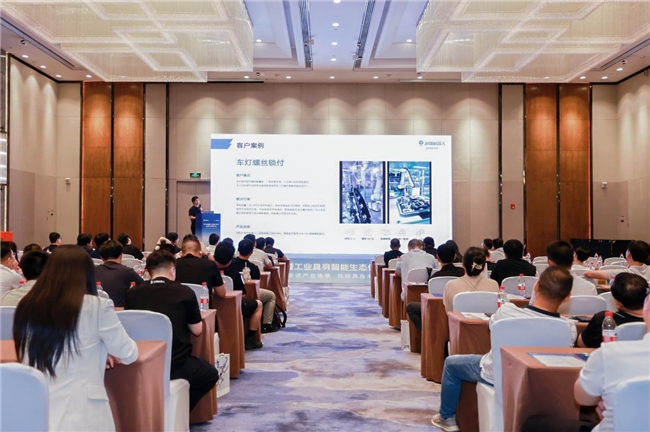 越疆Physical AI落地工业现场：会思考、善操作的机器人实战