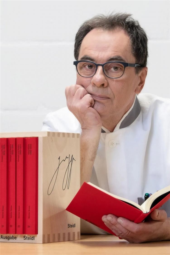 屏幕碎片化阅读冲击下，摄影画册如何依靠版式、印刷、手工设计守住艺术媒介属性