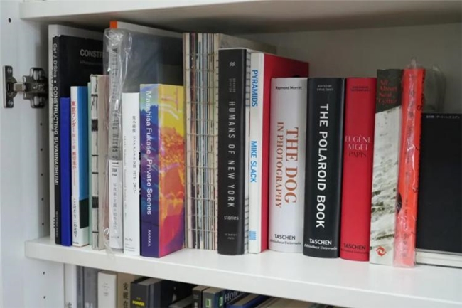 屏幕碎片化阅读冲击下，摄影画册如何依靠版式、印刷、手工设计守住艺术媒介属性