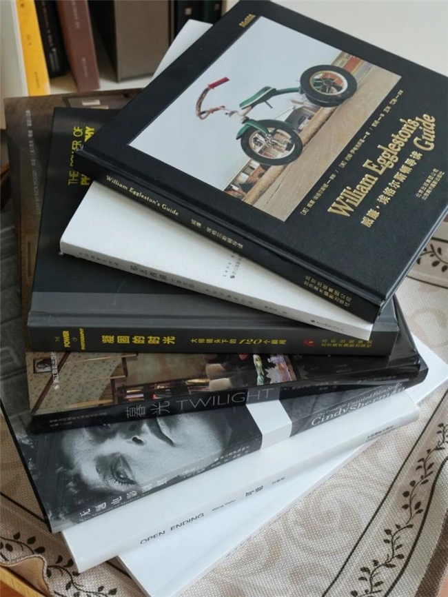 屏幕碎片化阅读冲击下，摄影画册如何依靠版式、印刷、手工设计守住艺术媒介属性
