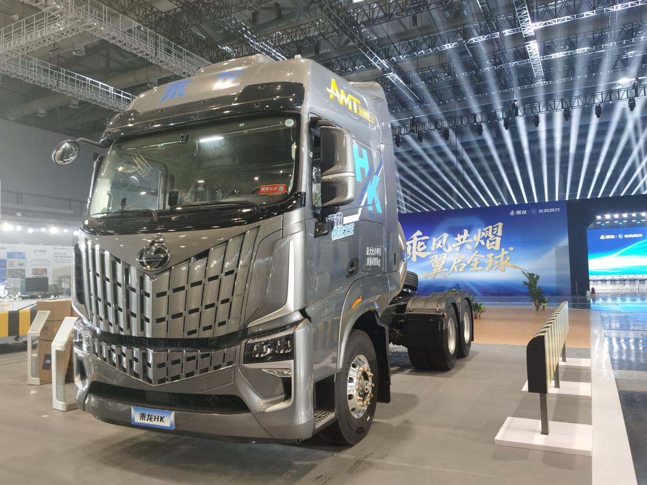 乘龙HK LNG牵引车：大马力低气耗创富利器，为您年省2万元