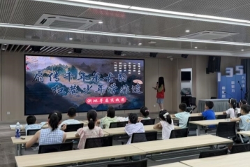 一纸扇骨藏千秋，青春执扇续风流——“浙里寻扇”团队求索老字号活化传承之路
