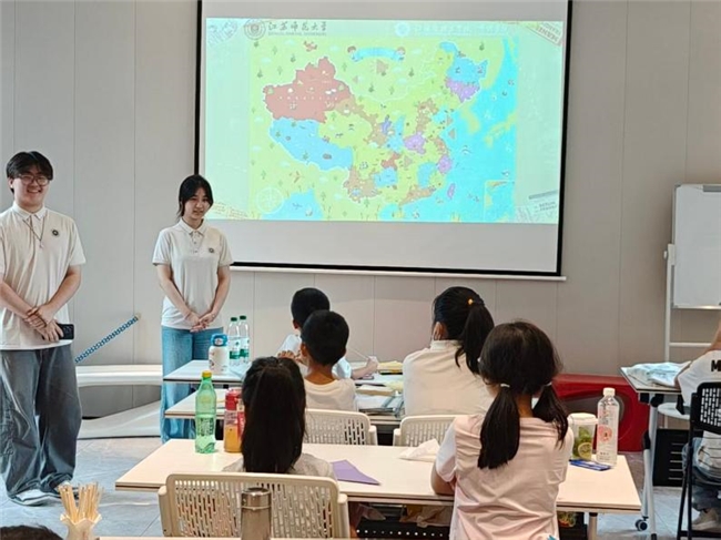 推普润童心，语你共成长——江苏师范大学江苏圣理工学院-中俄学院“星梦启航”宣讲团推普课堂纪实