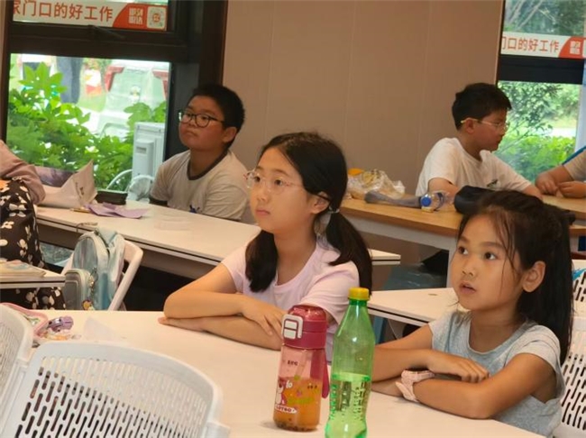 推普润童心，语你共成长——江苏师范大学江苏圣理工学院-中俄学院“星梦启航”宣讲团推普课堂纪实