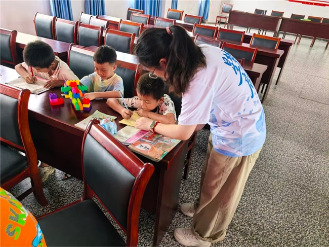 推普润童心，语你共成长——江苏师范大学江苏圣理工学院-中俄学院“星梦启航”宣讲团推普课堂纪实