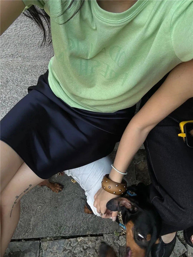 绿色总穿出土气感？学会这3种绿的高级配色，轻松穿出清冷贵气