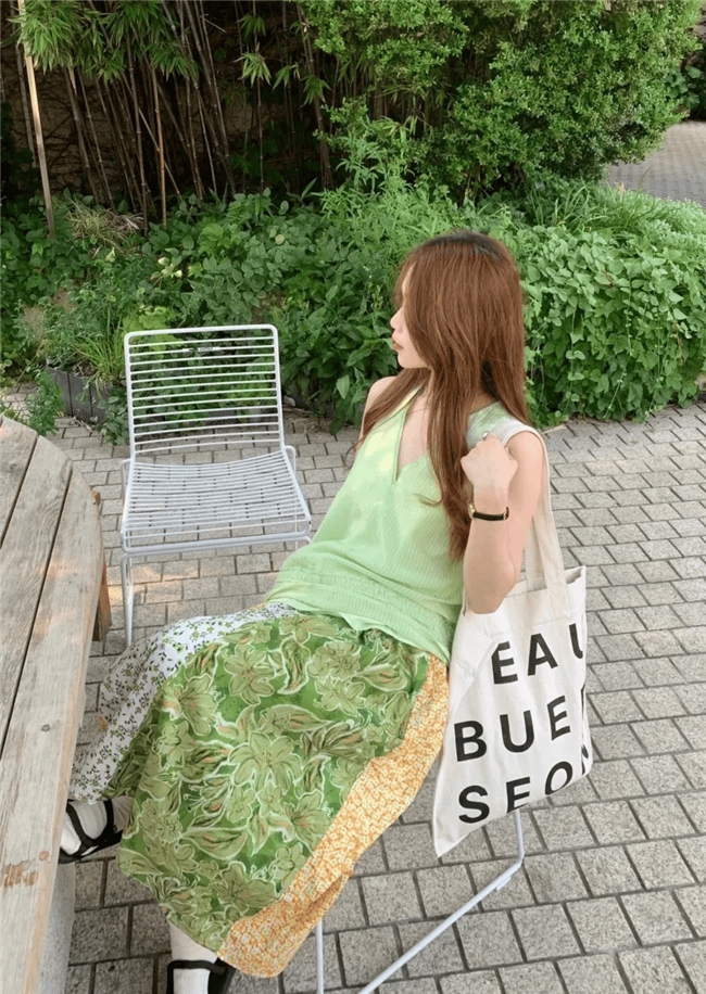 绿色总穿出土气感？学会这3种绿的高级配色，轻松穿出清冷贵气