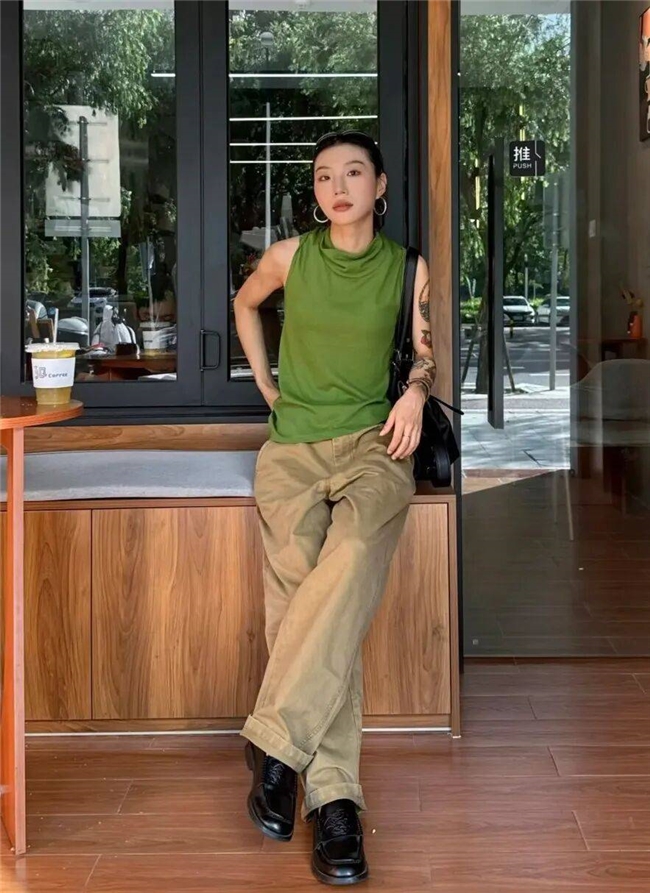 绿色总穿出土气感？学会这3种绿的高级配色，轻松穿出清冷贵气