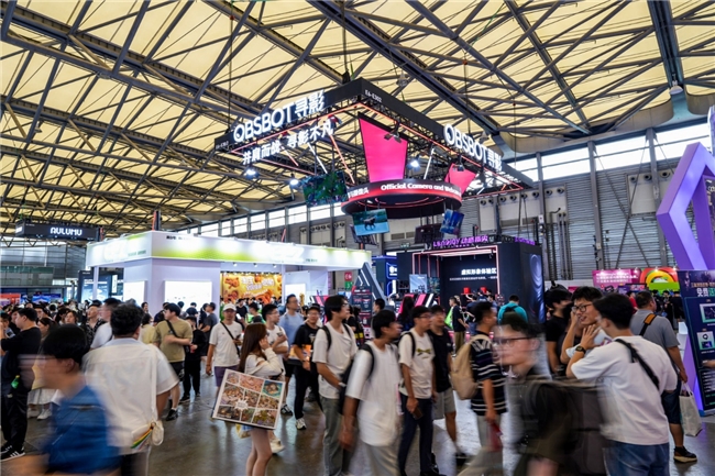 OBSBOT寻影携EWC冠军奖杯亮相2026 ChinaJoy,把赛场级智能影像体验带给每一位玩家