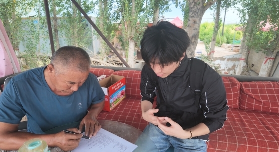 塔里木大学实践团赴一四三团十连调研 用镜