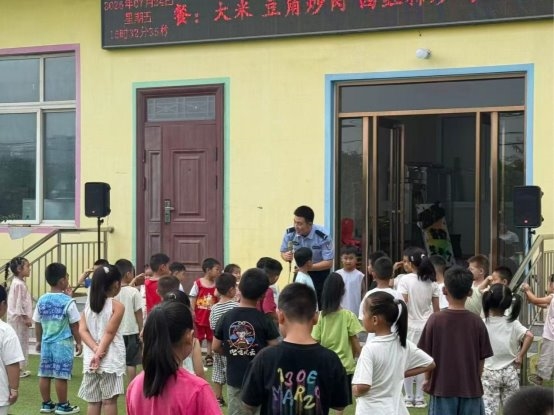 E安护网·警星护苗志愿团走进新乡幼儿园开展法治安全趣味宣讲活动