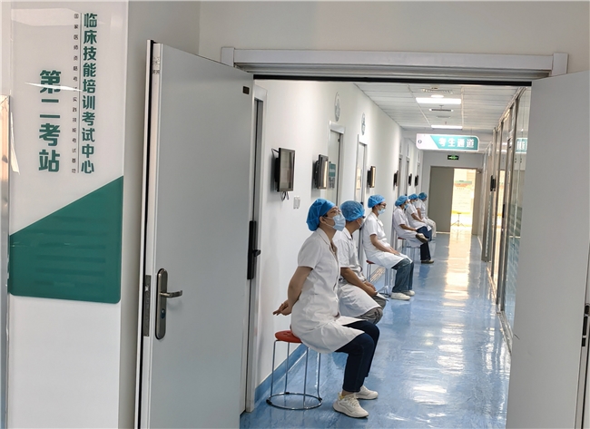 巴彦淖尔市医院圆满完成2026年住院医师规范化培训结业考核工作