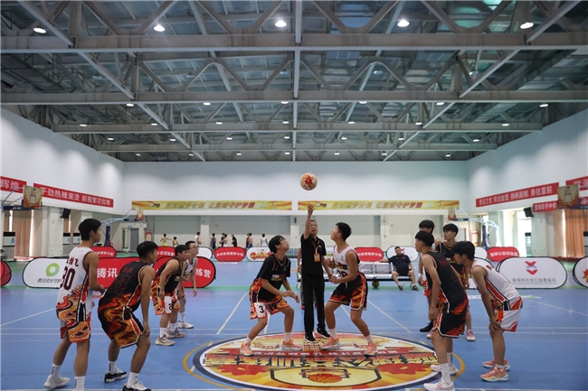 “乡村体育燃梦计划”篮球公益训练营在洛阳圆满结营