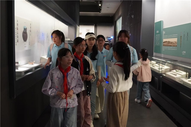 重外院青年三下乡：爨碑探古寻遗韵，甲马觅迹续新章