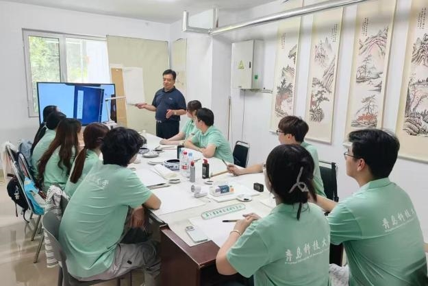 青岛科技大学“胶品弘毅·儒脉薪传”社会实践团赴邹城市孟子书画研究院开展文脉传承研学活动