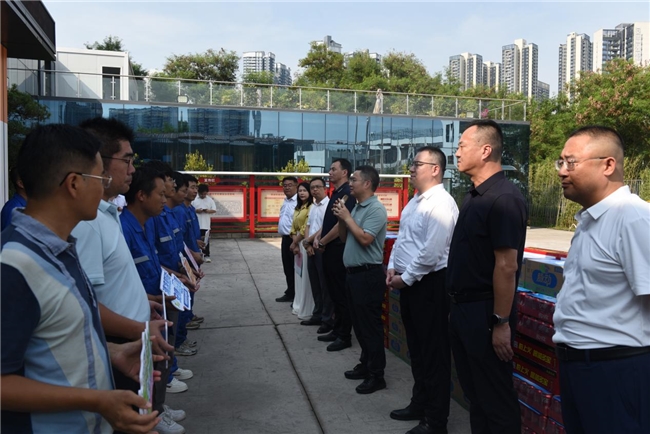 深圳市总工会赴侨城东路项目&ldquo;送清凉&rdquo;慰问暨高温劳动保护监督检查