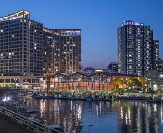 产业、烟火与公共性 —— 滨水、乡村、旧城改造市集设计实践