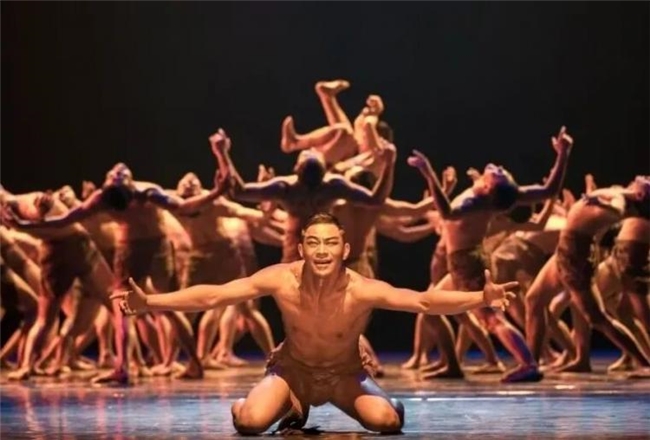 传统仪式的新媒体重构：从景颇刀舞看非遗创造性转化路径