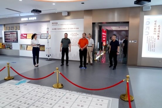 探寻合作新机：香港玉湖集团董事局主席黄向墨一行到访陕建八建集团