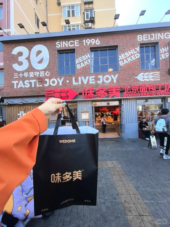 从糖葫芦到搪瓷缸，味多美天坛店打造北京新味道