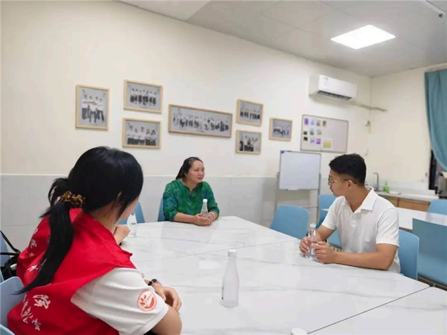 笔绘英雄红，整装赴新程！广东省外语艺术职业学院艺术教育学院薪火红研实践队蓄势出发