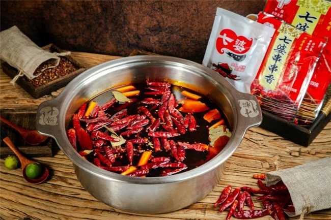 七夕赴约七婆：在串串香的热辣里，尝一口爱情的百转千回
