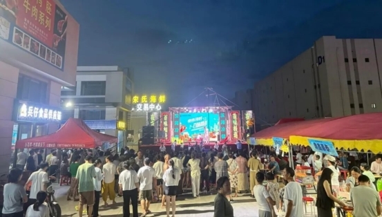 玉湖冷链襄阳园区夜宵街开街，冷库旁的夏夜烟火