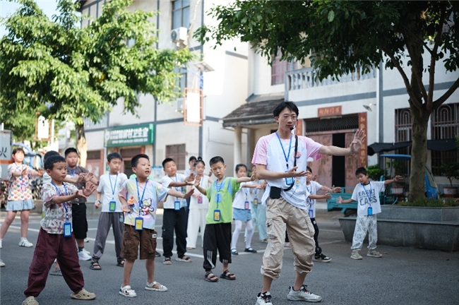 青春筑梦乡野，多维赋能成长——第九届“竹蜻蜓”支教团开设多元主题课程润育童心