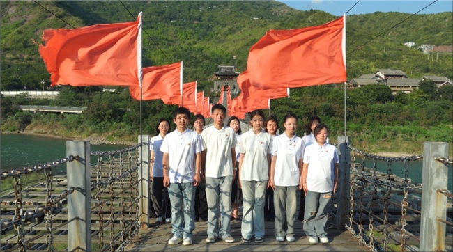 重走长征淬炼初心 踏访赤水赓续红魂——“艺绘赤水传薪火，美育红城润童心”乡村振兴促进团以青春之行传承红色担当