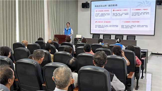 医心向党践初心，红医护航护民生｜“医心佑康”团队走进西关村开展健康义诊宣讲活动