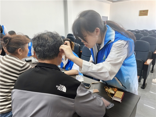 医心向党践初心，红医护航护民生｜“医心佑康”团队走进西关村开展健康义诊宣讲活动