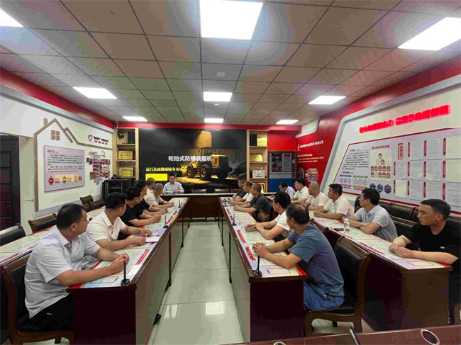 张家峁矿业辅助运输工区：“人机双控”，精准靶向装载机作业安全培训