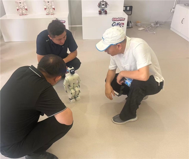 超崇科技生产基地正式投产 “技术-IP-智造”开辟AI智能玩伴新赛道