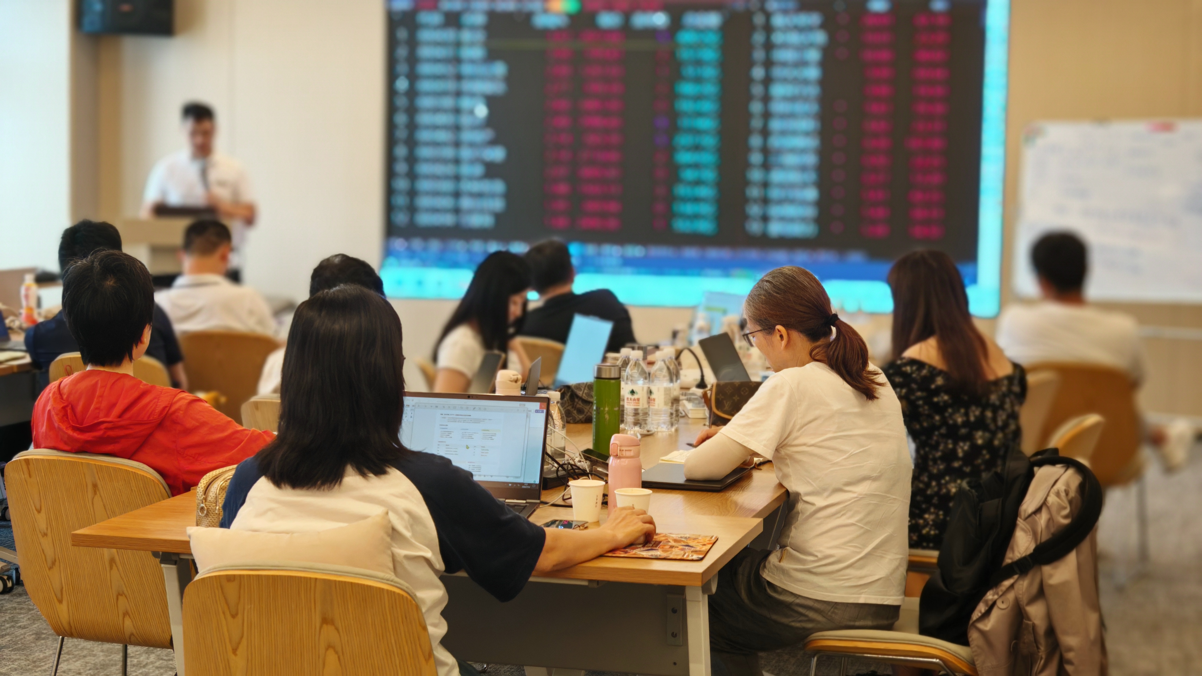 线下面授 + 盘中带教：家和财商课堂教学流程详解