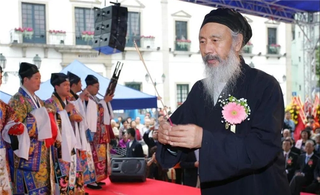 送领导蜜蜡手串配什么证书显诚意？CMA国检证书加手写祝福卡，诚意满满