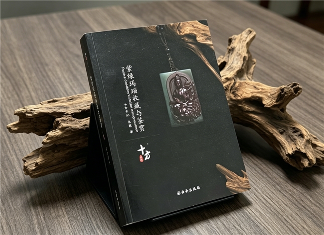 绿松石“铁线”越多越天然?新手别只看表面,先看孔道和光泽,附品牌选购思路