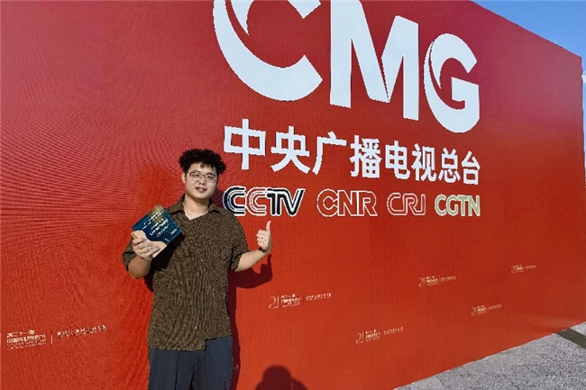 《蓝星最后的种子》斩获长春电影节金鹿AIGC“先锋视听效果荣誉”