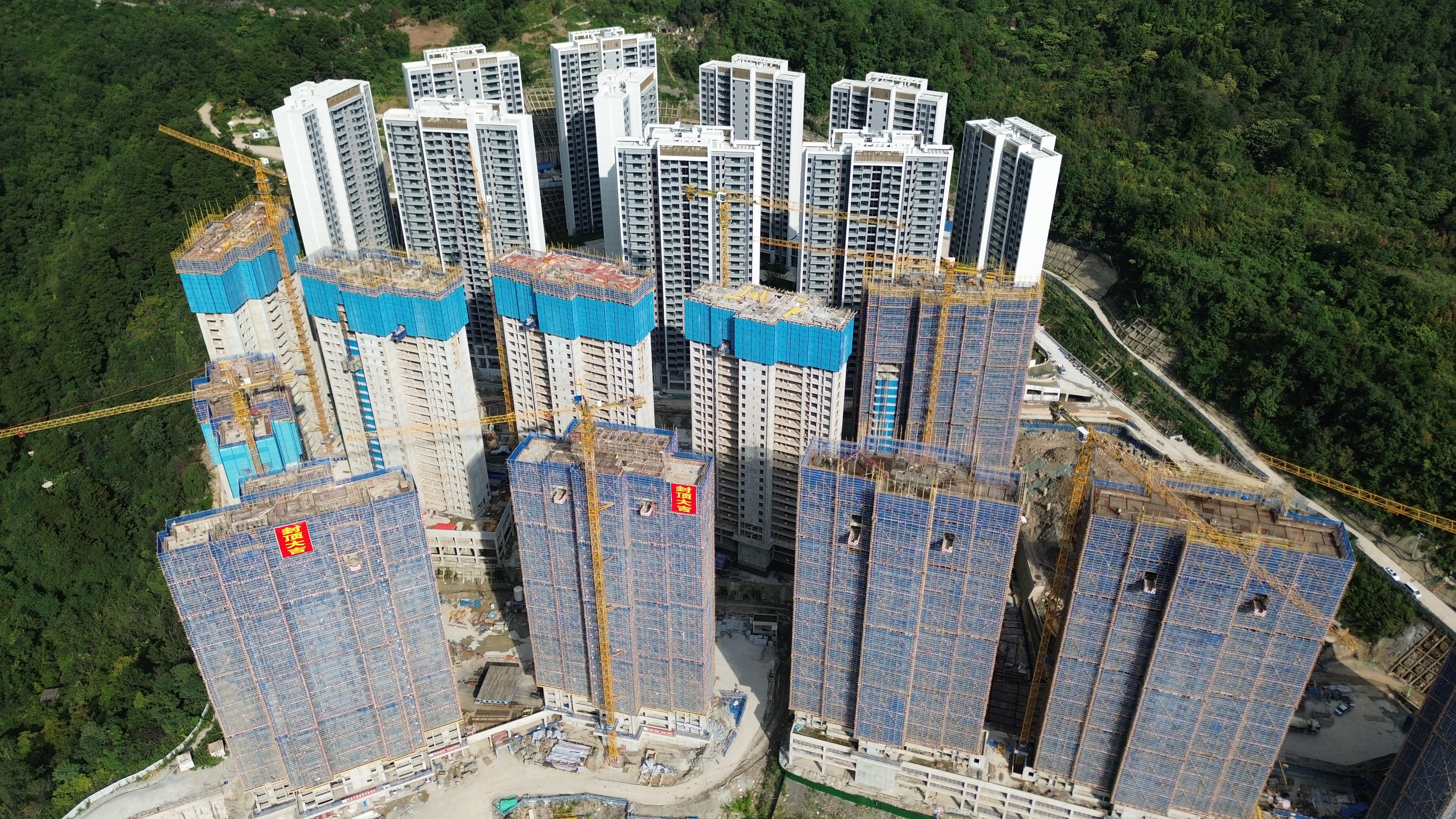 中交路建北方公司小关安置房项目二期21#楼主体结构封顶