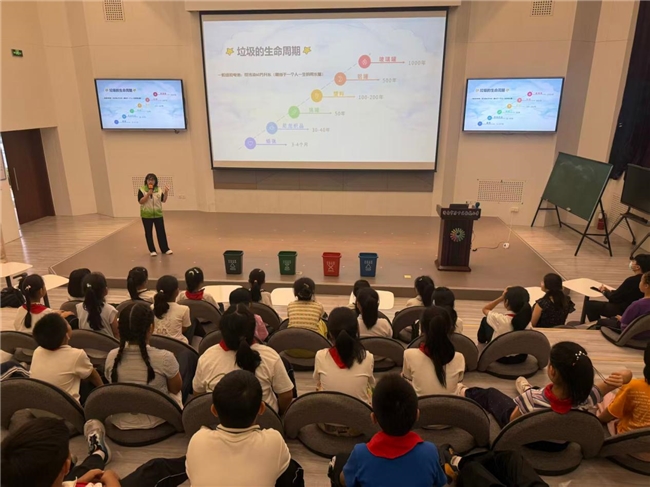 历下区姚家街道“开学第一课”点亮韶光小学：分类普法进校园，绿色安全伴成长