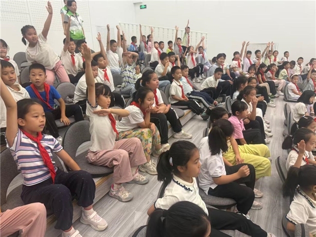 历下区姚家街道“开学第一课”点亮韶光小学：分类普法进校园，绿色安全伴成长