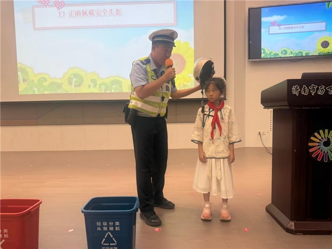 历下区姚家街道“开学第一课”点亮韶光小学：分类普法进校园，绿色安全伴成长